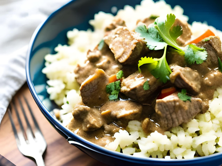 Low Carb Beef Stroganoff with Cauliflower Rice